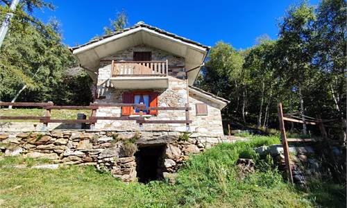 CASA INDIPENDENTE CON TERRENO