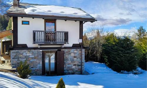 CASA IN PIETRA E LEGNO CON GIARDINO PRIVATO 