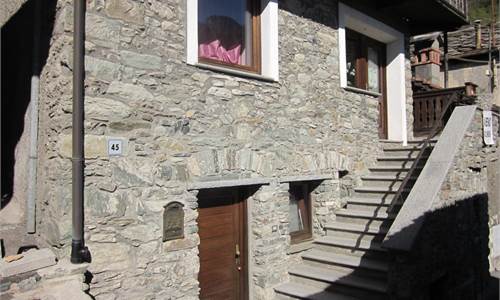 BILOCALE CON TAVERNA E GIARDINO