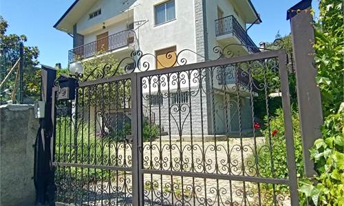 VILLA BIFAMILIARE CON GIARDINO