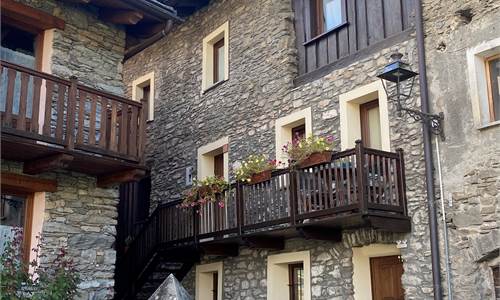 CASA INDIPENDENTE IN PIETRA E LEGNO